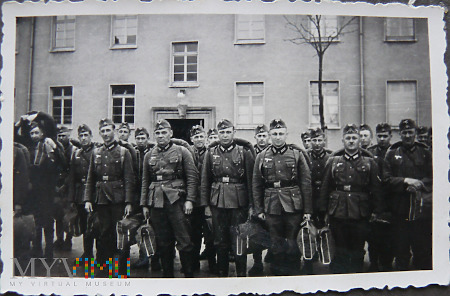 Duże zdjęcie Żołnierze wehrmachtu na zbiórce
