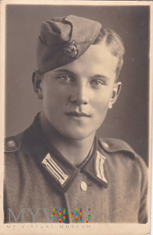 Duże zdjęcie Niemiecki żołnierz Wehrmacht feldgendarmerie