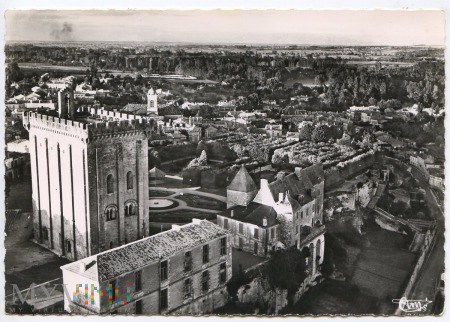 Pons - widok na wieżę Donjon i ogród - lata 50-te