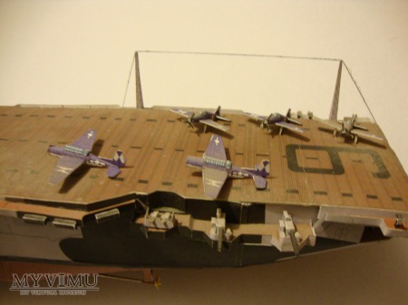 Lotniskowiec model kartonowy