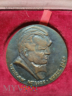 Medal Czesław Miłosz, autor Michał Kubiak.