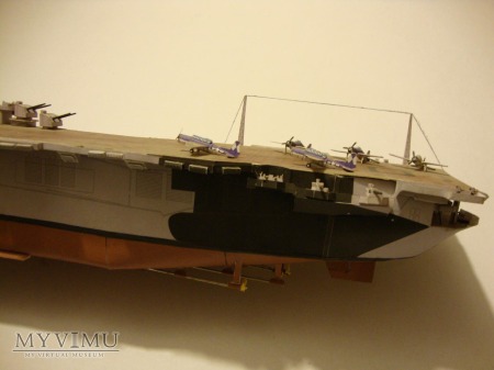 Lotniskowiec model kartonowy