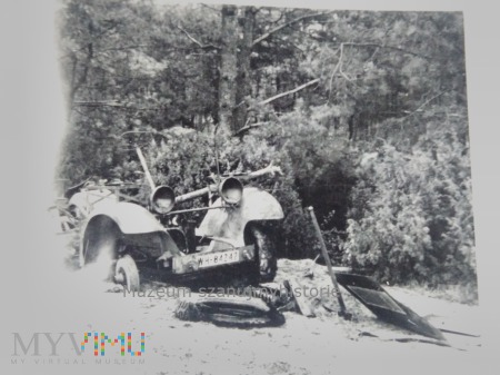 zniszczony samochód Wehrmachtu