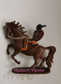Indianin z tarczą na kasztanowym koniu