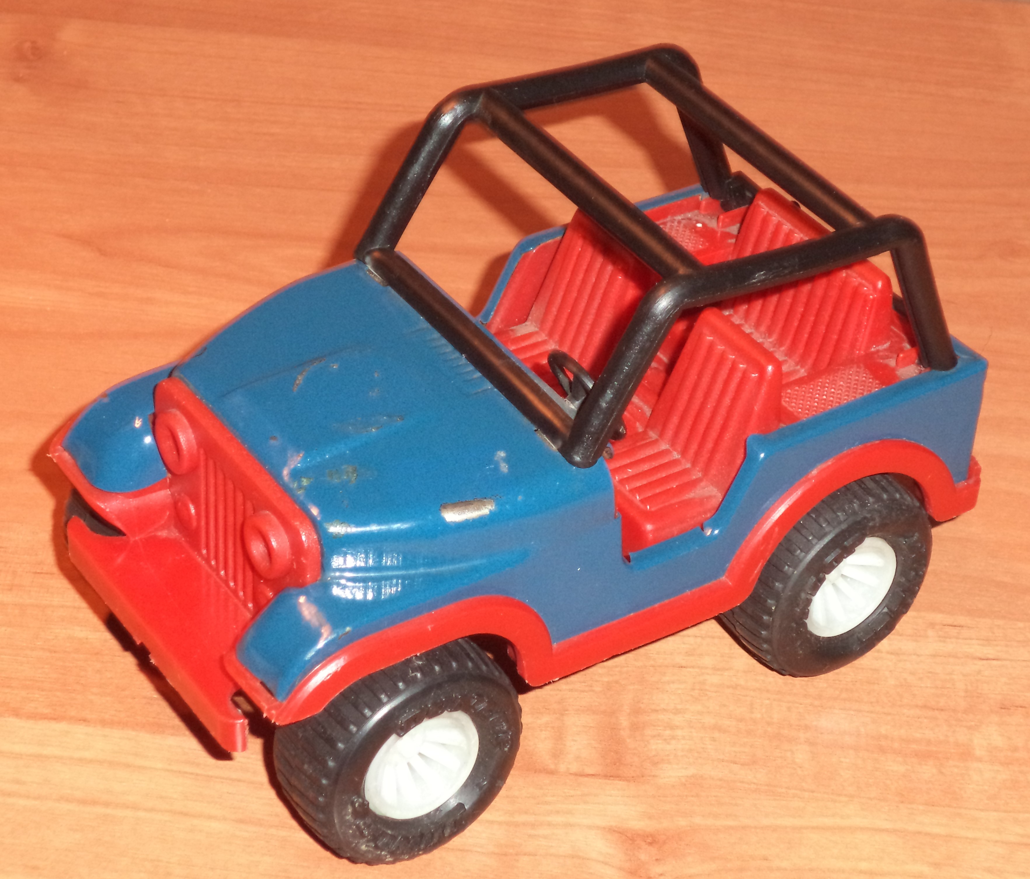 Dunlop Jeep zabawka PRLu w Muzeum użytkownika Hajer w