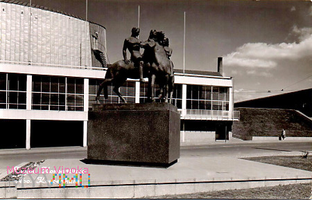 Turku - rzeźba przy Sali Koncertowej (1956)