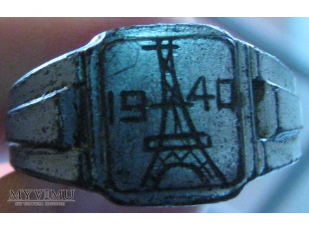 Duże zdjęcie Samorobny pamiątkowy sygnet - Paryż 1940r