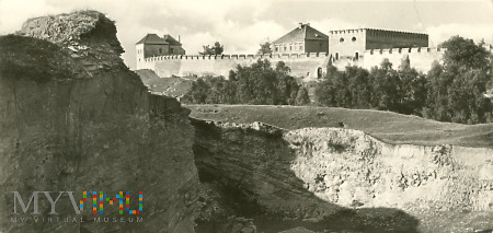 Duże zdjęcie Mury miejskie i zamek z 2 poł. XIV w.