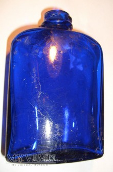 Stare butelki -szkło kobaltowe
