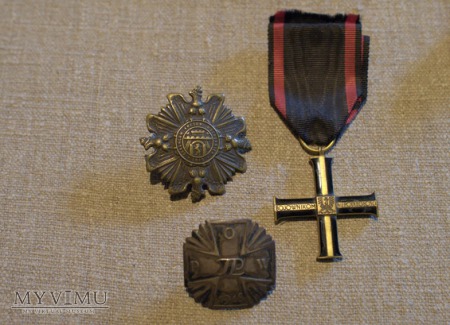 Krzyż Niepodległości mojego Taty oraz inne odznaki