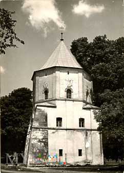 Leżajsk - baszta obronnego klasztoru Bernardynów