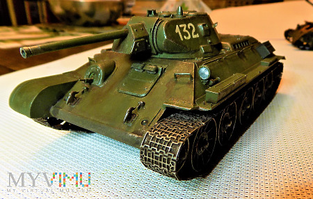 Duże zdjęcie T-34-76 1941 produkcji STZ
