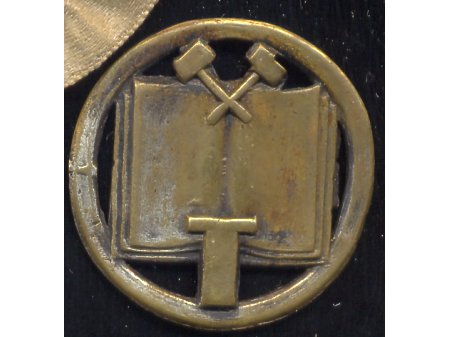 Przedwojenna odznaka szkół górniczych