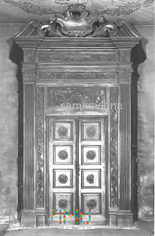 Kruchta, drzwi od wejścia do kościoła