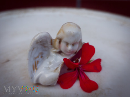 Porcelanowy aniołek
