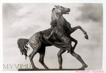 II rzeźba konia (na filarach mostu Aniczkowa)