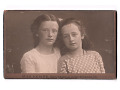 portret dwóch młodych kobiet