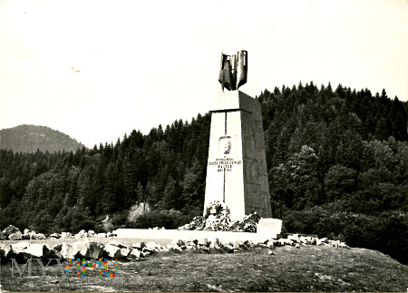Duże zdjęcie Pomnik gen. Świerczewskiego w Jabłonce