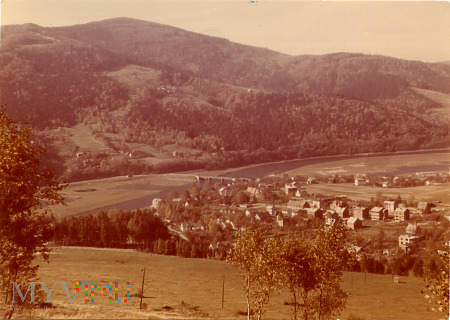 Widok z przełęczy Przegibek na Dolinę Straconki