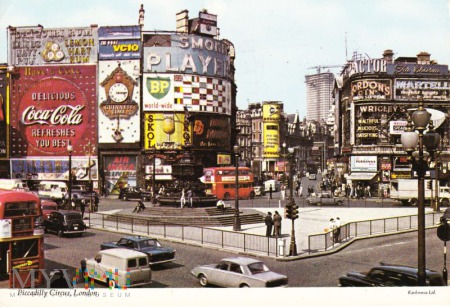 PICCADILLY CIRCUS, LONDON