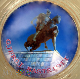 Magnes z pomnikiem Skanderbega w Kruji