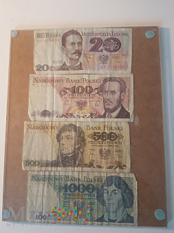 Cztery banknoty obiegowe z PRL