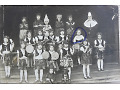 Dzieci szkolne z zakonnicą Królewska Huta