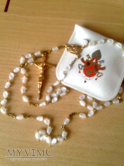 Różaniec perłowy otrzymany od Benedykta XVI