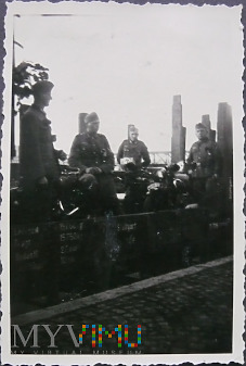 Zdjęcie żołnierze na wagonie
