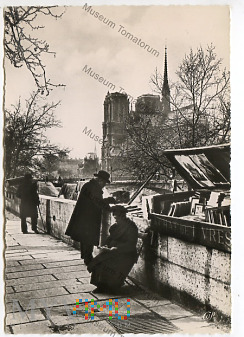 Paryż - Bukiniści i katedra Notre-Dame -lata 50-te
