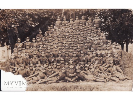 Fotografia grupowa żołnierzy.