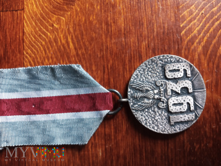 Duże zdjęcie medal za udział w wojnie obronnej 1939 roku