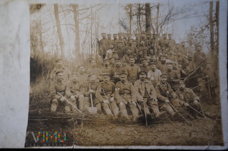 Zdjęcie żołnierzy - grupowe na pamiątkę 1916r.