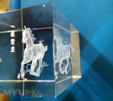 Galopujący chiński koń (3D) w szkle