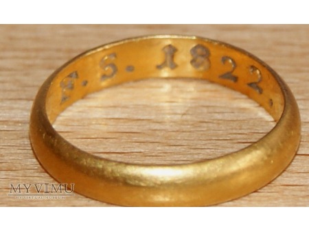 Złota obrączka sygnowana F.S 1822.