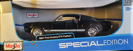 Duże zdjęcie 14. Ford Mustang 1:18 box