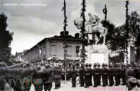 Ostrów Mazowiecka - Pomnik Józefa Piłsudskiego