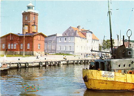 Darłówko - fragment portu, z lewej latarnia morska
