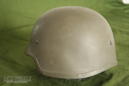 Niemiecki kevlarowy helm 826