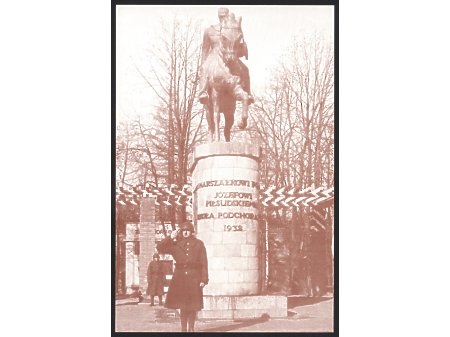 Pomniki Komorowa - marszałek Józef Piłsudski