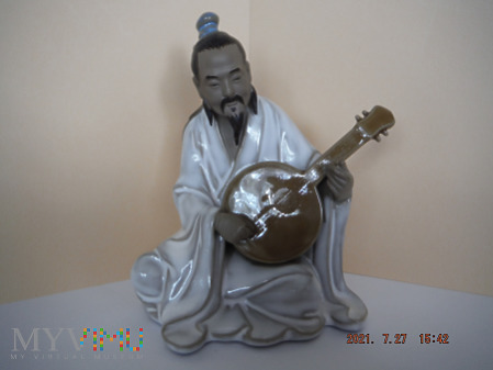 chińczyk z instrumentem