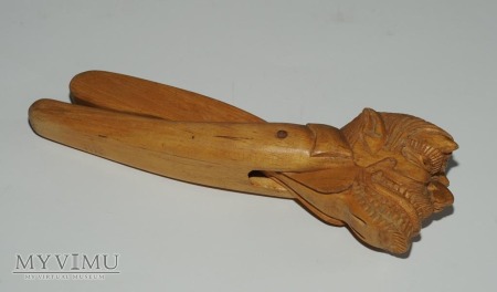Drewniany rzeźbiony dziadek do orzechów