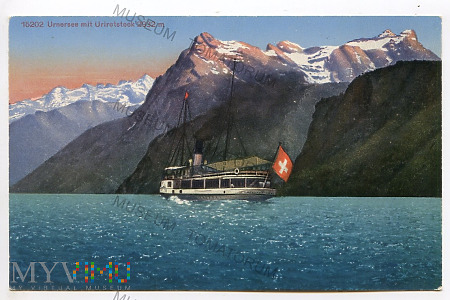 Statek pasażerski na jeziorze Urnersee w Szwajcari