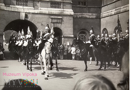 Horse Guards na 2 fotografiach