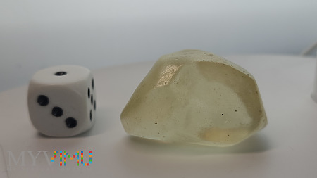 11.Impakt libijskiego szkła pustynnego- 20,58 g