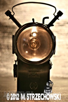 Kolejarska lampa elektryczna Dominit