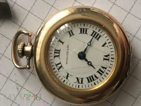 Duże zdjęcie zegarek kieszonkowy Waltham mały pozłacany
