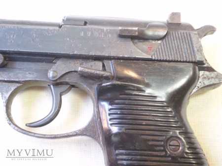 Pistolet Walther P38 "byf 44"