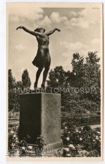 Duże zdjęcie W-wa - pomnik Tancerki - 1950