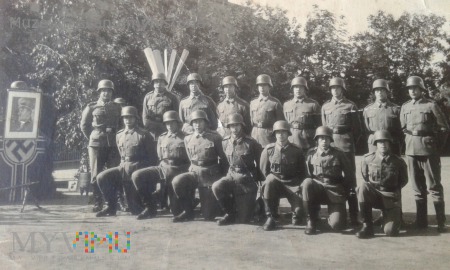 grupa niemieckich żołnierzy